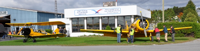 FlyDay Visitors: Vintage Wings joined OFC for Fly Day and brought a Harvard and Tiger Moth from their collection.